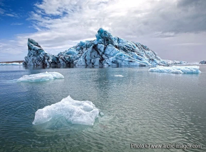 Icebergs floating in the Jokulsarlon Glacial Lagoon, Vatnajokull Ice Cap, Iceland