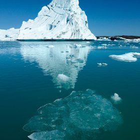 Icebergs floating in the Jokulsarlon Glacial Lagoon, Vatnajokull Ice Cap, Iceland