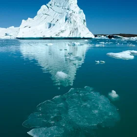 Icebergs floating in the Jokulsarlon Glacial Lagoon, Vatnajokull Ice Cap, Iceland