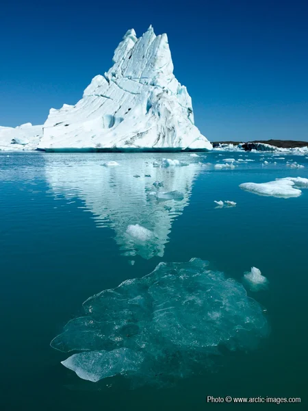 Icebergs floating in the Jokulsarlon Glacial Lagoon, Vatnajokull Ice Cap, Iceland