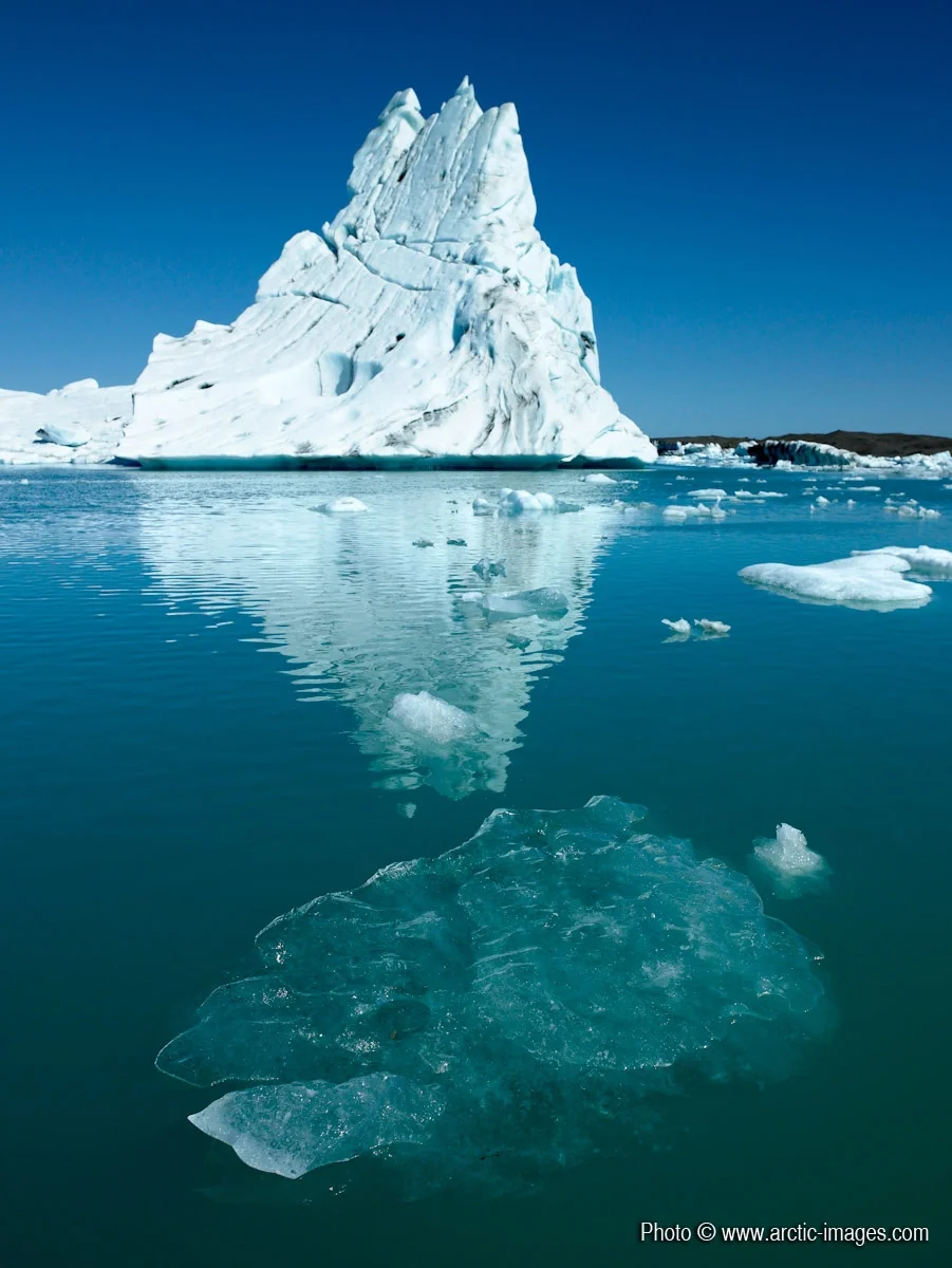 Icebergs floating in the Jokulsarlon Glacial Lagoon, Vatnajokull Ice Cap, Iceland
