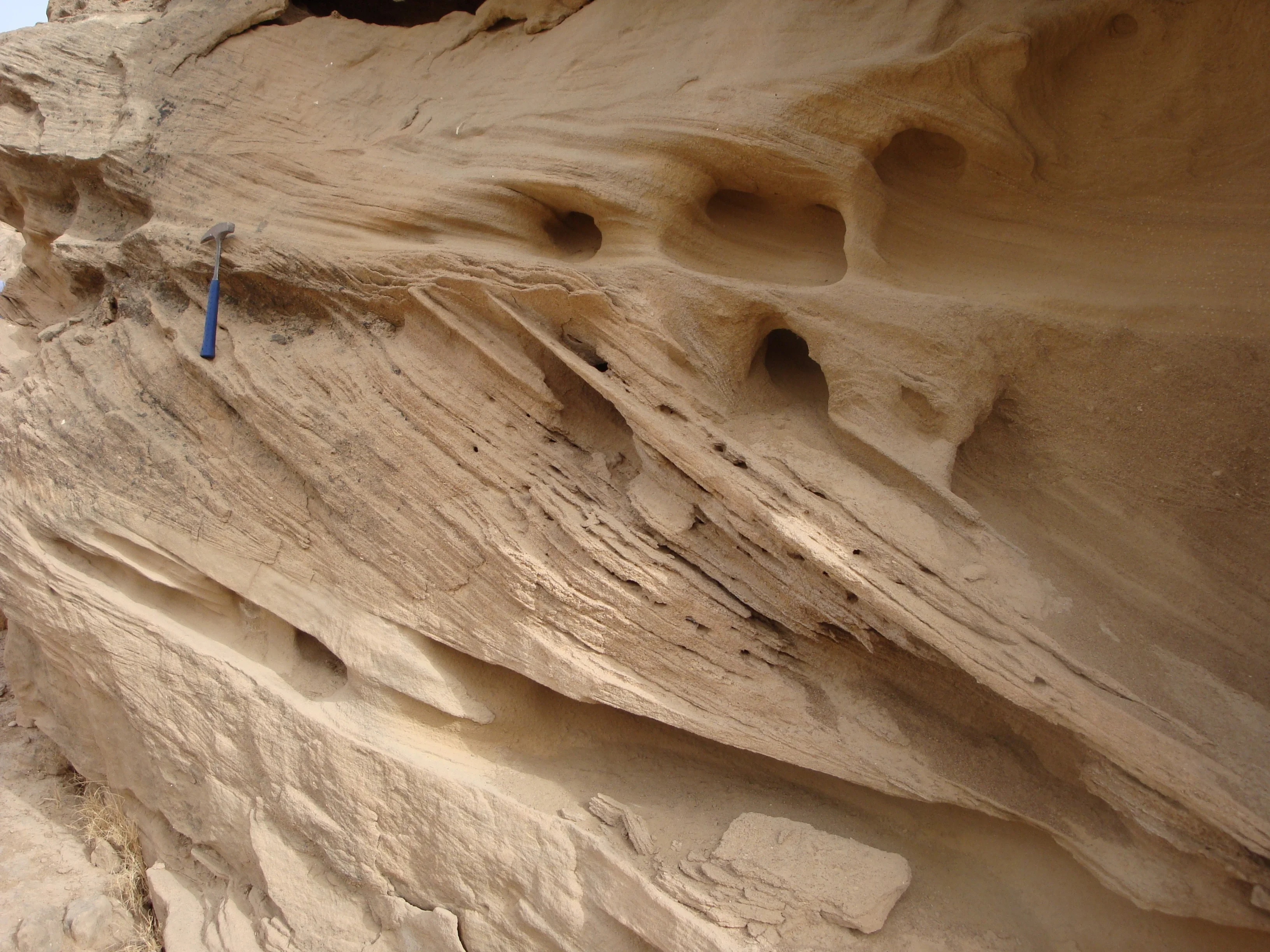 Cross-bedding in floodplain sediment