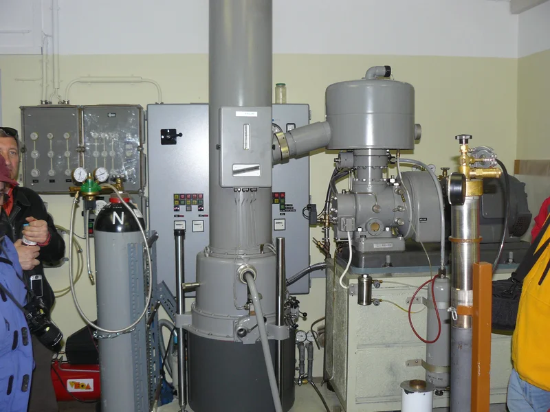 Liquid nitrogen generator