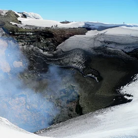 IAVCEI fieldtrip participants at Villarrica crater rim