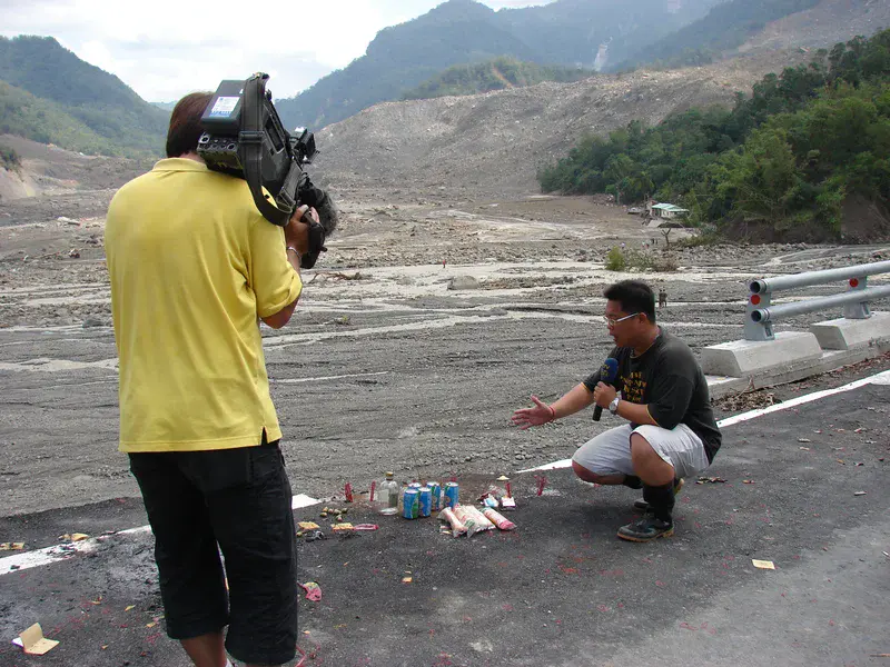 ATV repoter overlooking the Shiao-Lin landslide which buried almost 500 residents