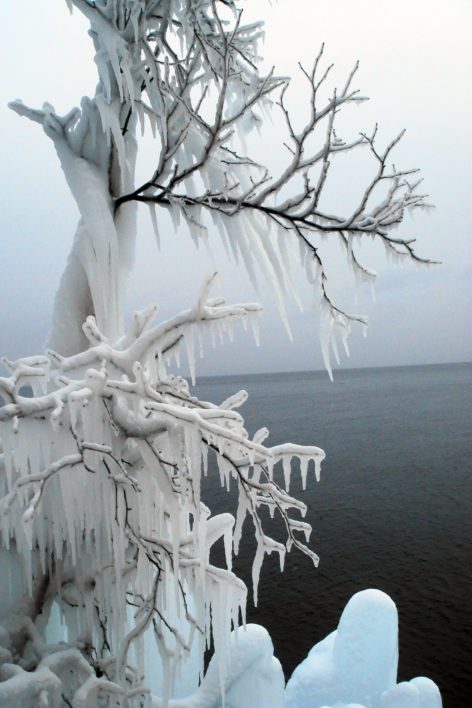 Ice structure of Lake Baikal