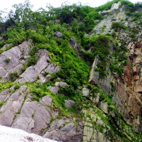 Vilyuchinsky waterfall. "A construction set"