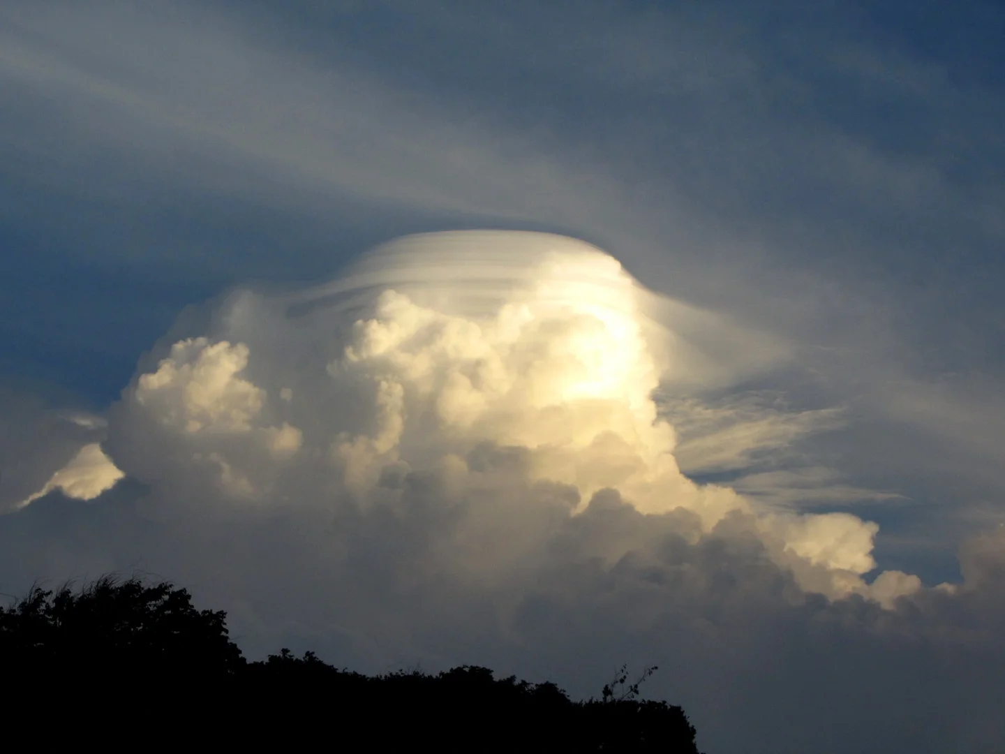 Cumulonimbus-lenticularis