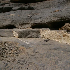 3D outcrop of fibrous quartz-calcite veins