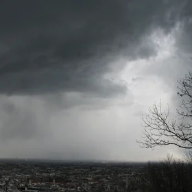 Heavy snow showers over Budapest