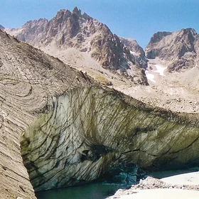 Syncline ice