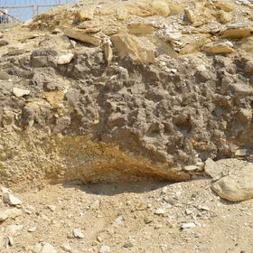 Fulvial sediment sandwiched between lime stone rocks
