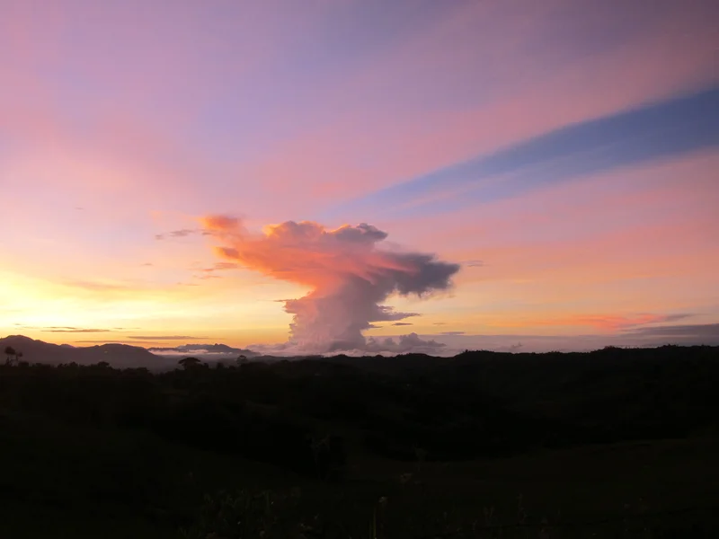 Clouds saluting the sun