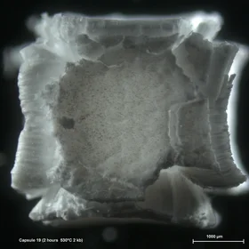 Hydrated single-cyrstal periclase