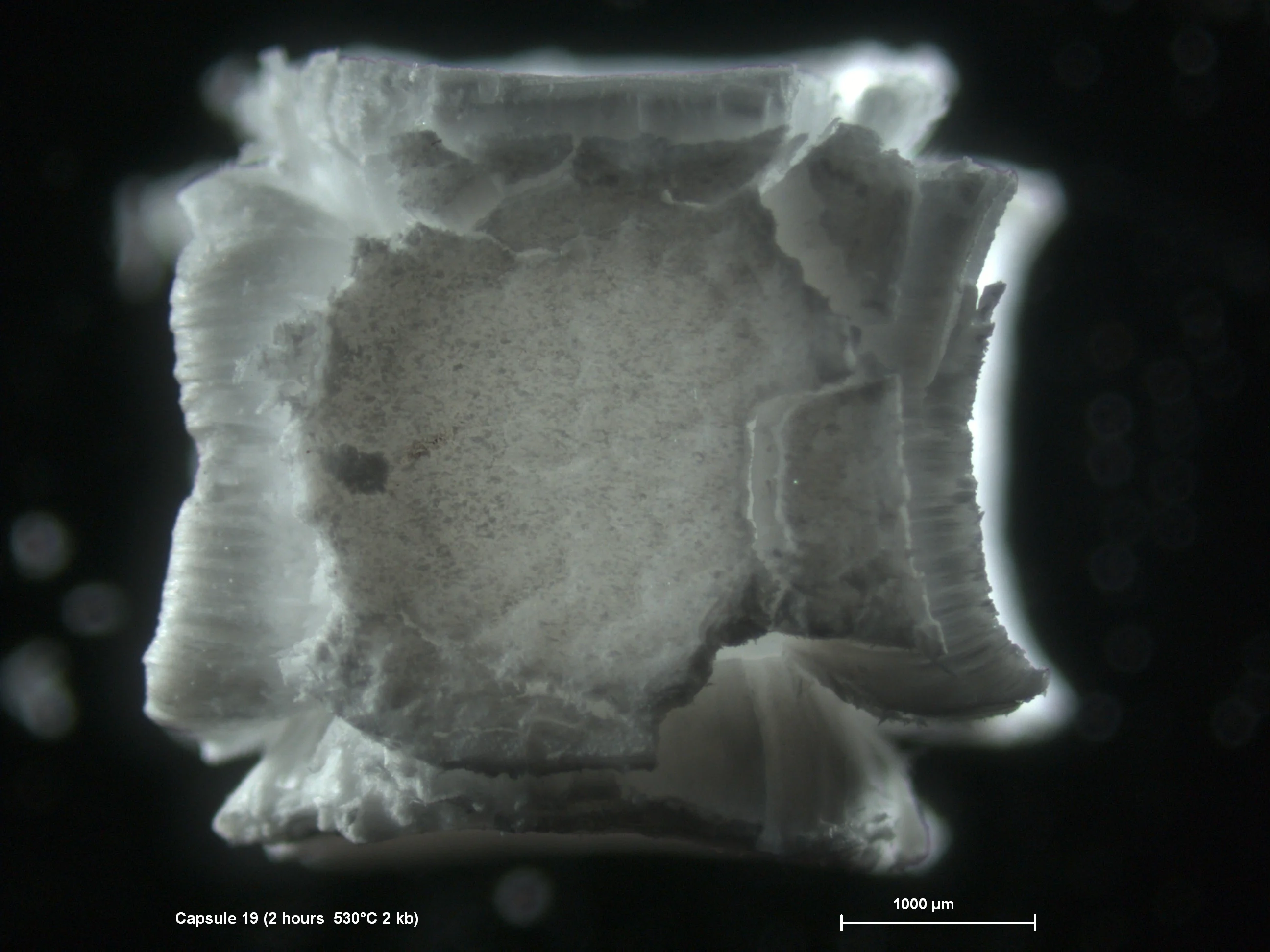 Hydrated single-cyrstal periclase