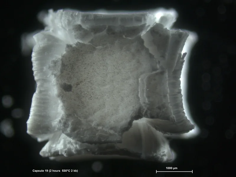 Hydrated single-cyrstal periclase