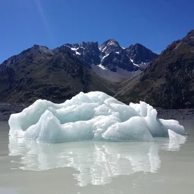 iceberg on Tasman glacier lake