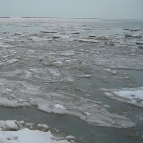 Ice in Chicago beach