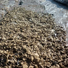 Sorting of soil particles during snowmelt erosion