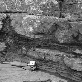 Shale dykes in Carboniferous delta sequence