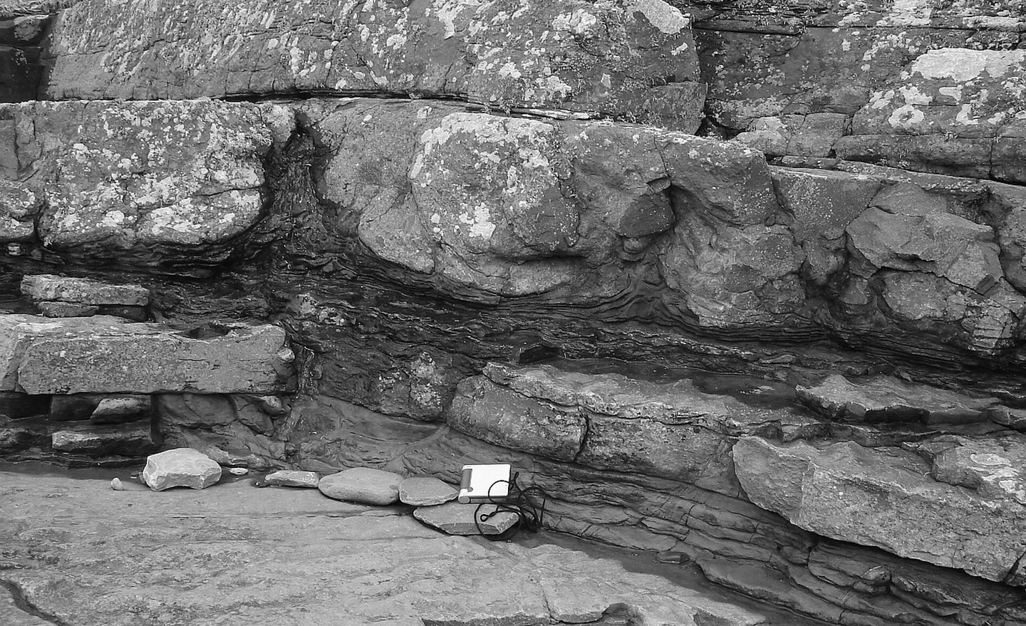 Shale dykes in Carboniferous delta sequence