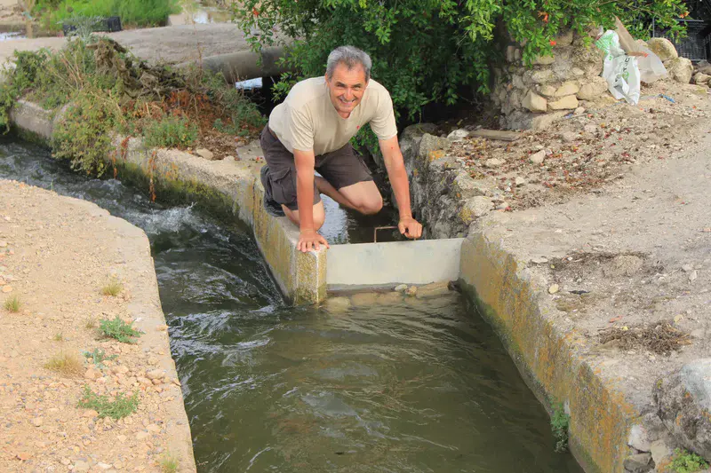 Artemi Cerda at irrigation canal in Xativa