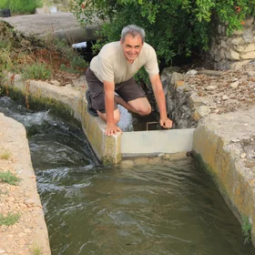Artemi Cerda at irrigation canal in Xativa