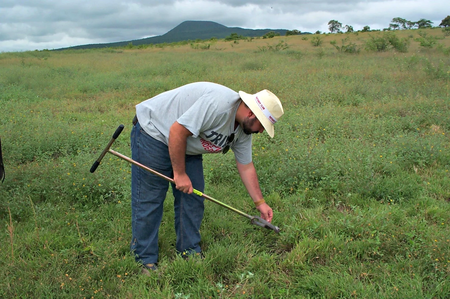 Soil sampling near El Puente del Diablo, Buenavista (Michoacan, Mexico)