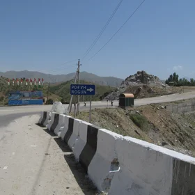 The road to the Rogun dam 