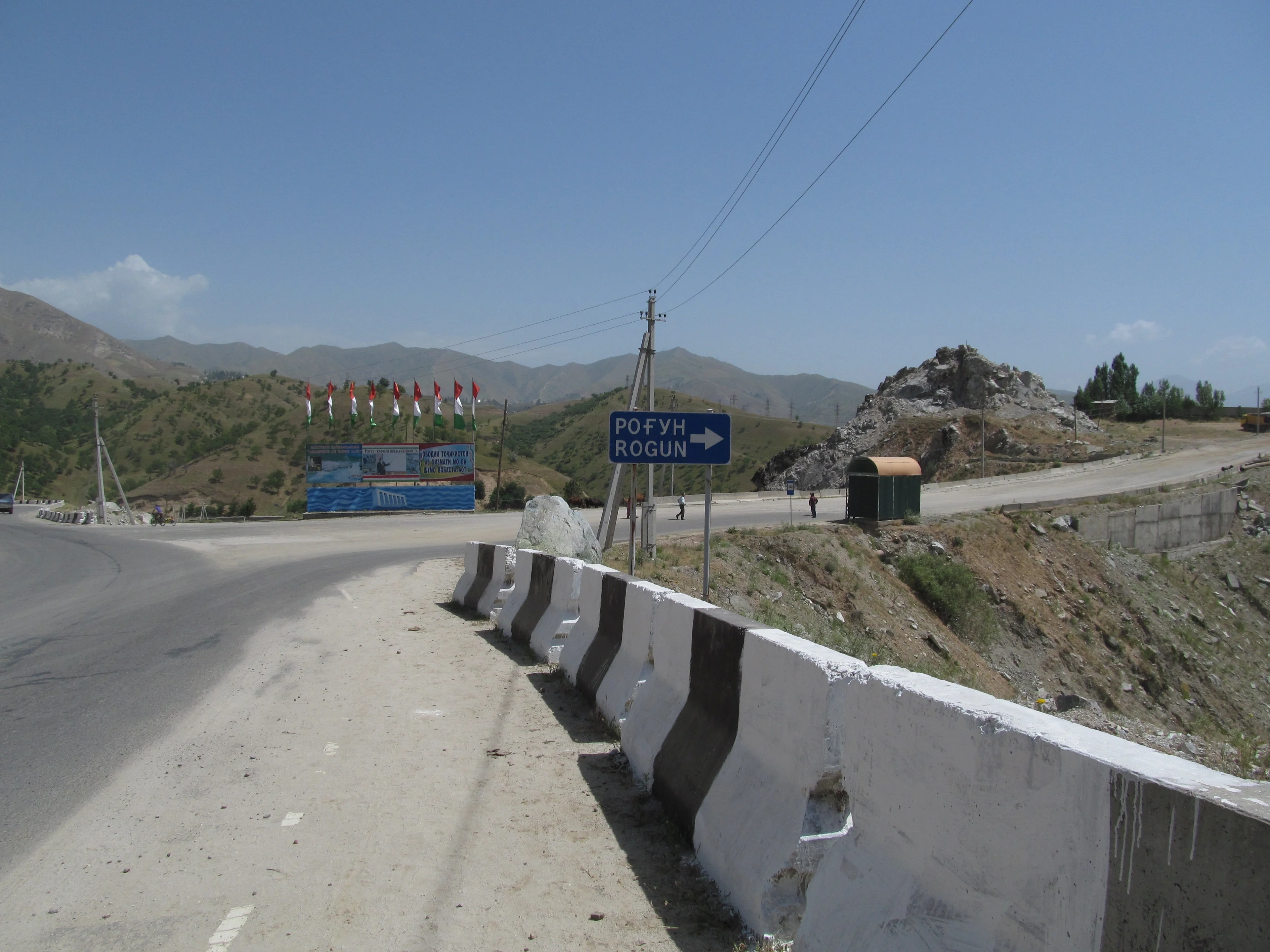 The road to the Rogun dam 