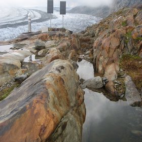 Interaction of Rock & Water - Totalstation at Aletsch