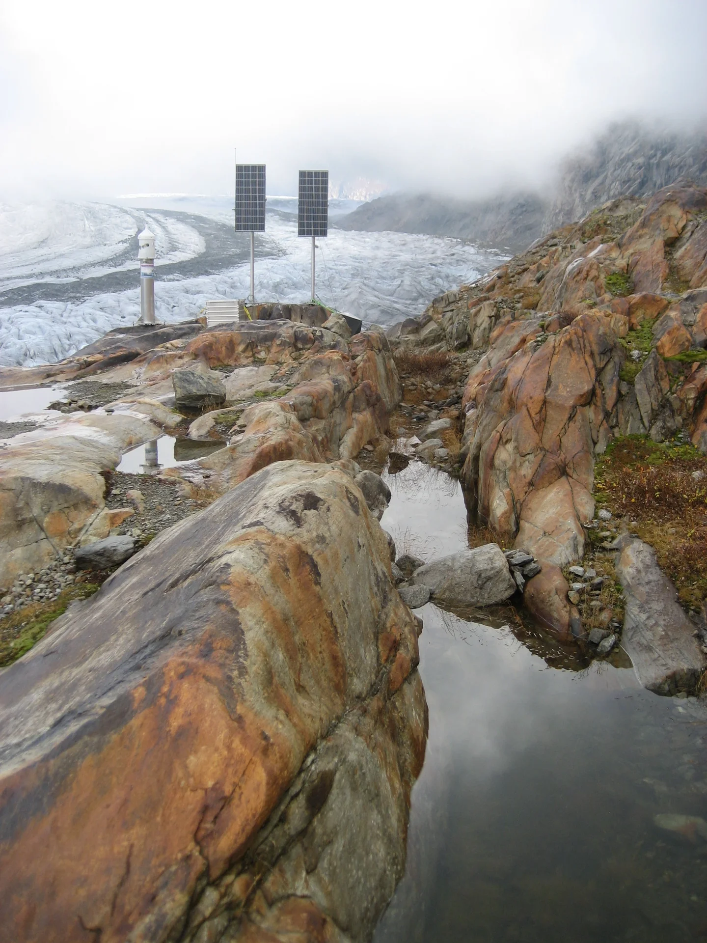 Interaction of Rock & Water - Totalstation at Aletsch