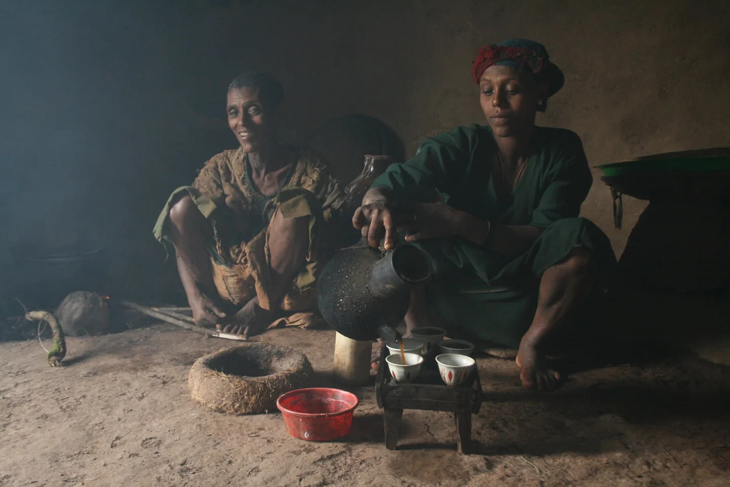 Welcoming coffee ceremony in Wanzaye (Ethiopia)