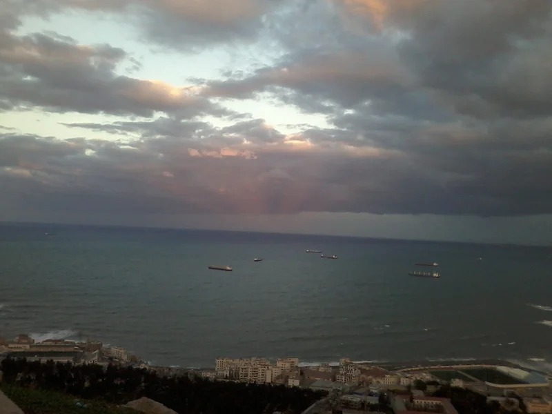 Anticrepuscular rays seen from Bouzaréah, Algiers