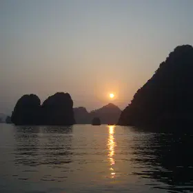 Hạ Long Bay at sunset
