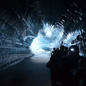 Into the dark 1: exploring englacial conduits in Svalbard