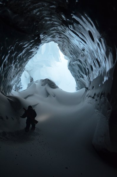 Into the dark 2: exploring englacial conduits in Svalbard