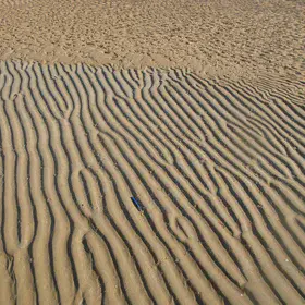 Symmetric ripple marks 
