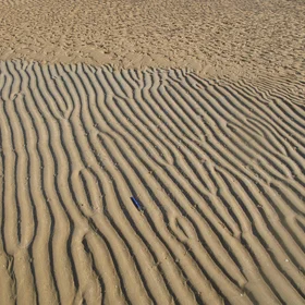 Symmetric ripple marks 