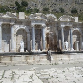 The fountain of the Sagalassos: the water of an active fault