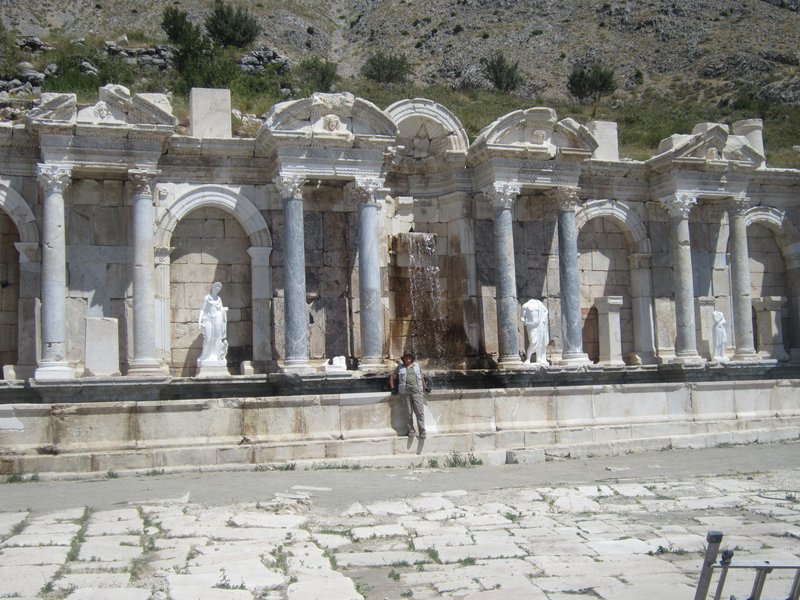 The fountain of the Sagalassos: the water of an active fault