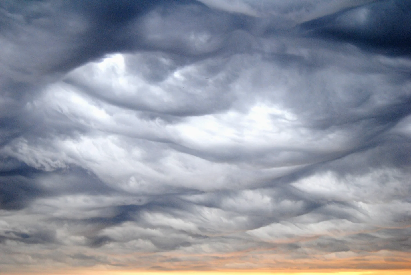 Nimbostratus painting the sky