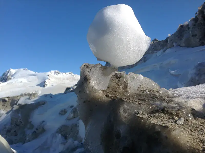 Melting away - ice/rock avalanche deposit