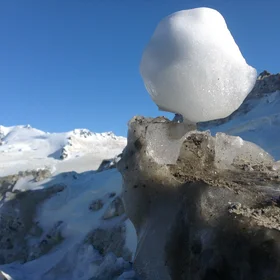 Melting away - ice/rock avalanche deposit