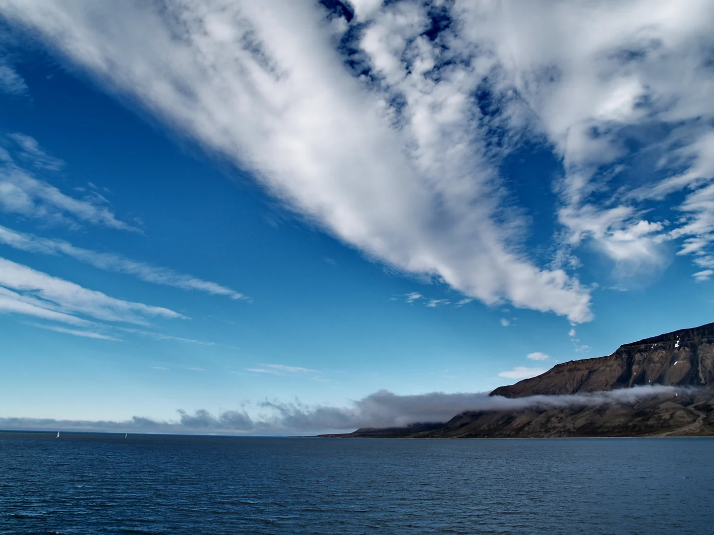 Kelvin-Helmholtz waves