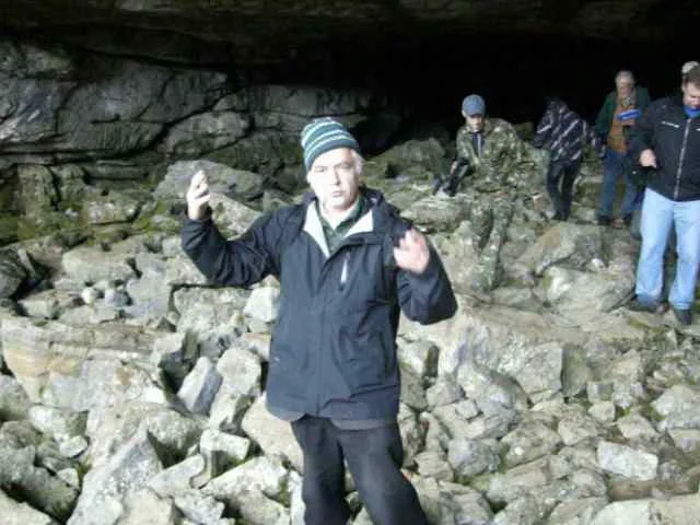 entrance to Azas cave