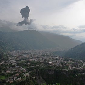 Explosion at Tungurahua above Banos, Ecuador