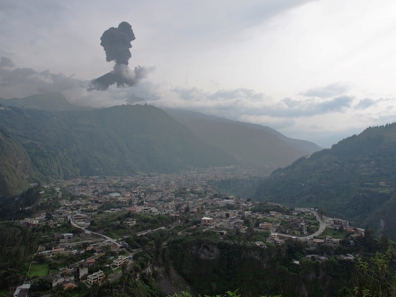 Explosion at Tungurahua above Banos, Ecuador