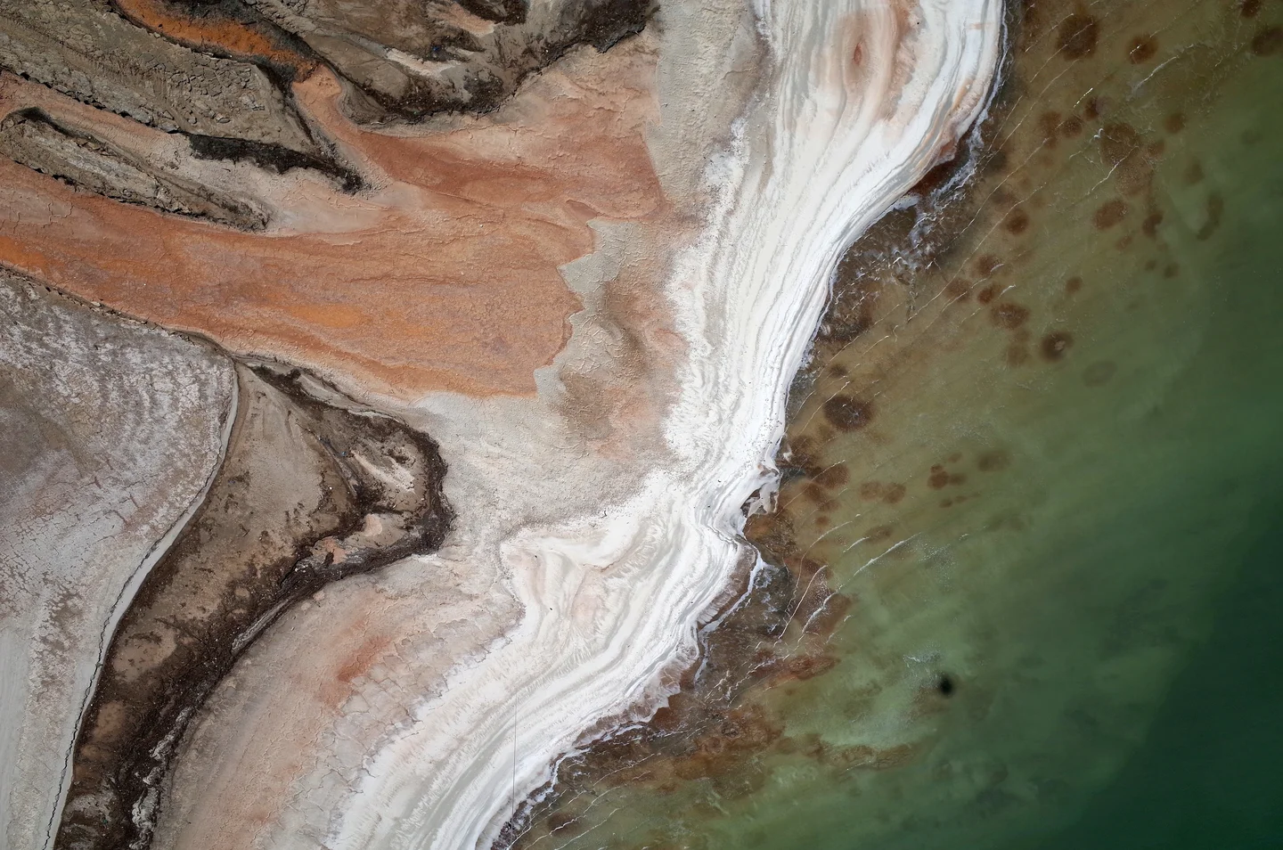 Submarine features at the Dead Sea shoreline