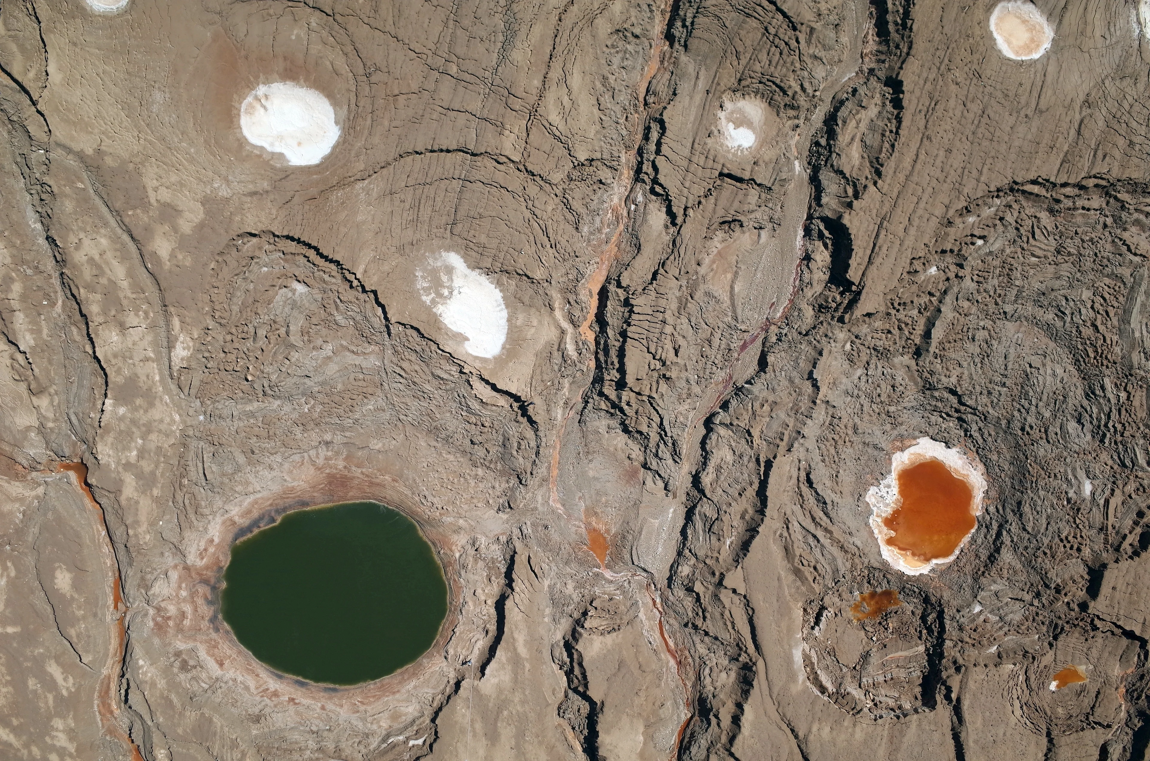 Morphology of the former Dead Sea lake-bed
